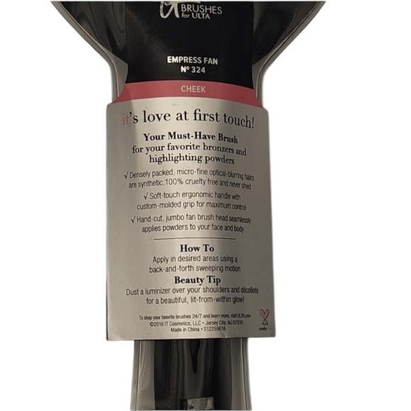 It Cosmetics Empress Fan Brush NIB. From the Velvet Luxe Collection #324 - Picture 3 of 5